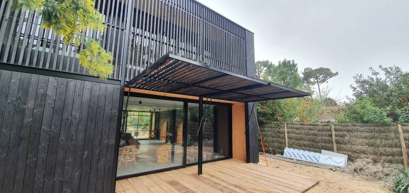 Conception d'une pergola en métal sur mesure pour un particulier à Pessac près de Bordeaux