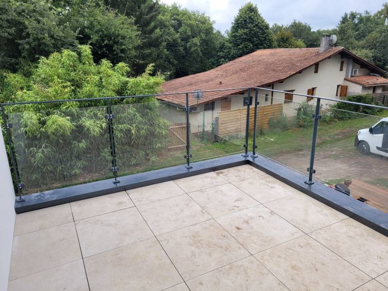 Garde corps vitré en acier en Gironde