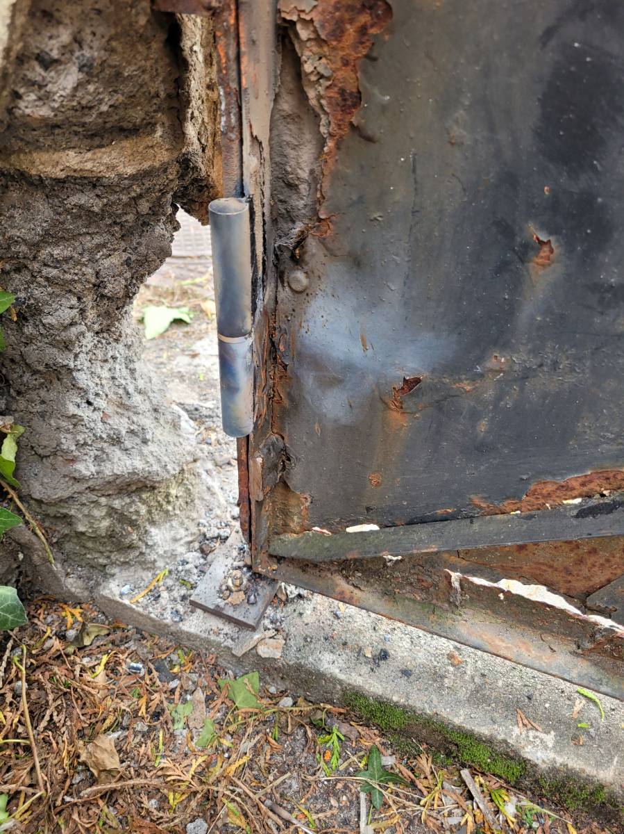 Changement gond pour réparation portillon sur Talence