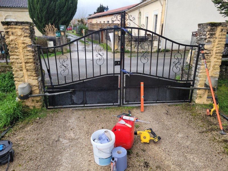 Réparation d'un portail battant à Beautiran 